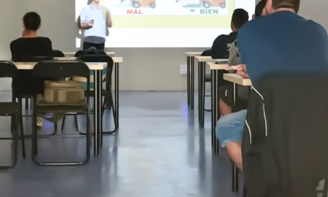 Élèves pendant un stage de code dans l'auto école Alain Flant